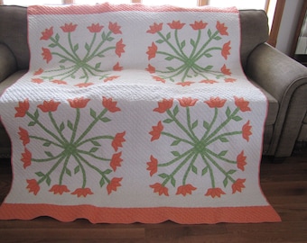 Quilt. Extremely Rare Hand Pieced Vintage Quilt. Twirling Tulips Quilt from The 1930's. Immaculate Condition.