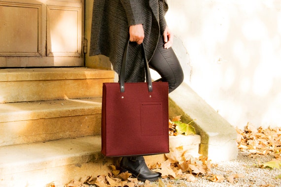 Felt TOTE BAG with leather straps / wool felt / maroon felt / burgundy bag / felt bag / wool felt bag / handmade / made in Italy