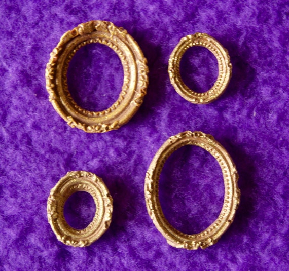 Miniature Oval Frame Pack