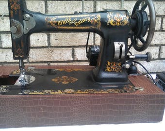 1906 White Family Rotory sewing machine in great working condition