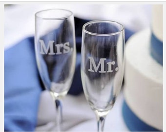 Wedding Toasting Flutes, Champagne Flutes, Mr Mrs Personalized
