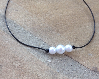 Leather Three Pearl Necklace- Black