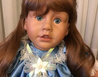 Leslie - Auburn hair and blue eyes.