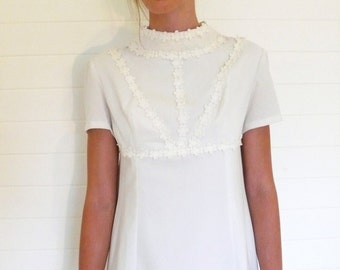 Vintage bohemian wedding/white dress, deadstock, daisies . . . "Like" our fb page for 10% discount