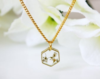 Resin / necklace / white / Gift for her, Dried Flower, Cool Necklace, Terrarium, Resin Jewelry, Pressed Flower Necklace, Botanical Jewelry
