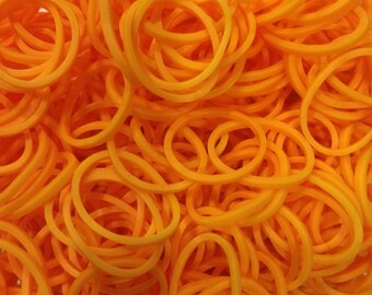 Neon Orange ** Rainbow Loom Bands Refill. 600 bands & c-clips. Guaranteed authentic. Latex-free.