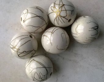 Set of 25 white pearls and Golden stripes 18mm