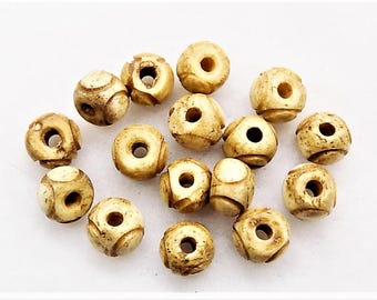 Carved bone beads; tea dyed, carved round beads, bullseye design, 8-9mm, 16pcs/2.80.