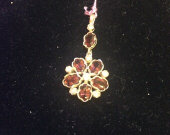 Gold, garnet and pearl pendant.***