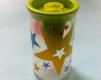 Corazones y estrellas con grafía sacapuntas. Kawaii sacapuntas Tubular. Sacapuntas vintage. Fuentes de la escuela KUM. Efectos de escritorio alemán. Regreso a la escuela.