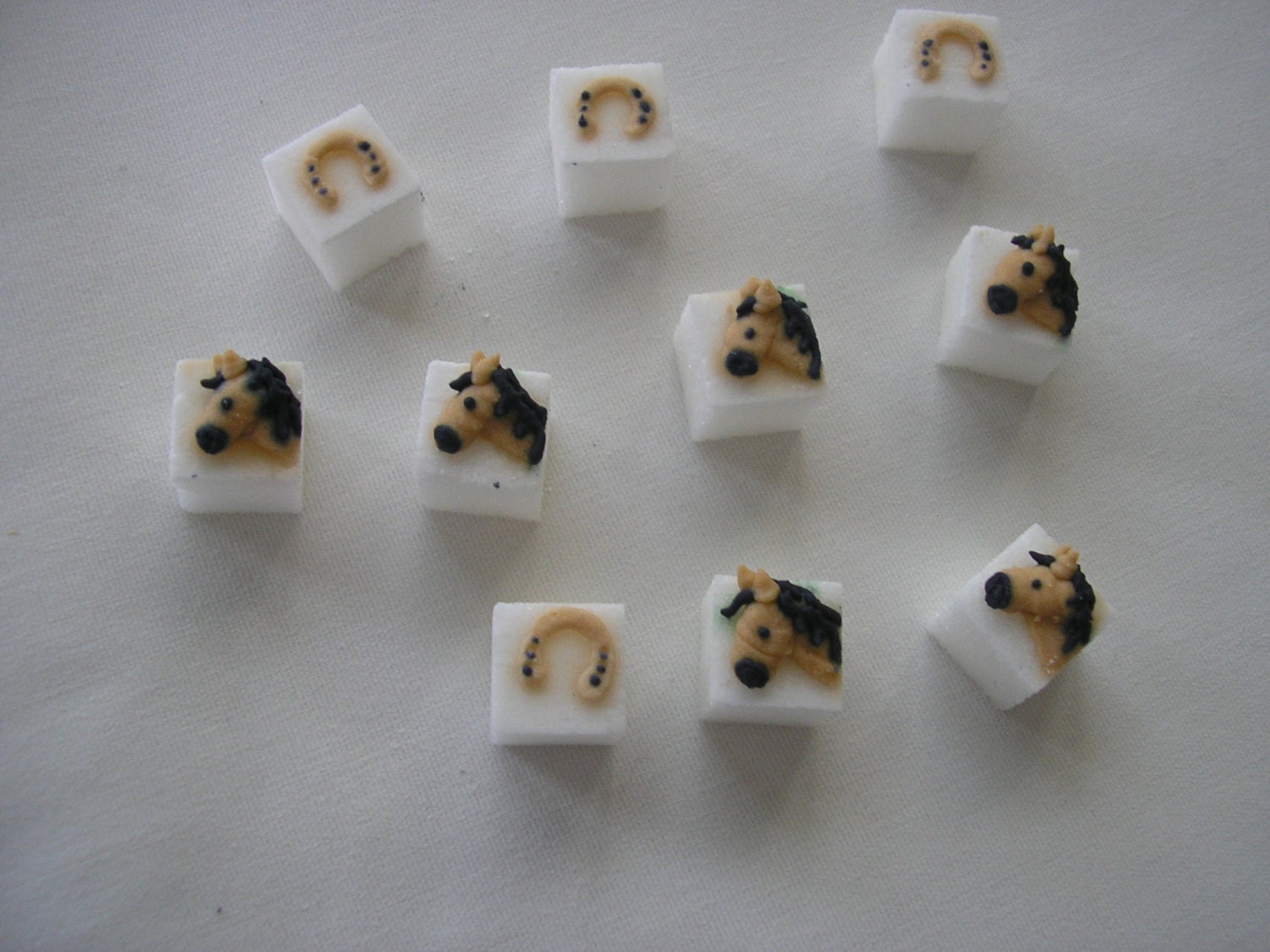 28 Pcs Decorated Sugar Cubes Horse Collection Simply