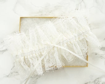 Off White Wedding Garter / Lace Wedding Garter / Bridal Garter / Keepsake Garter / Toss Garter / Bridal Shower Gift / Wedding Garters