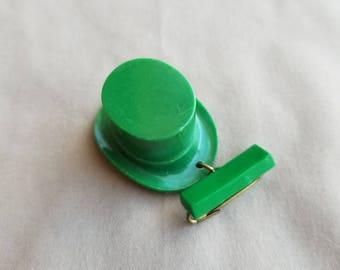Vintage green celluloid plastic Irish leprechaun hat pin brooch
