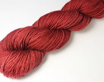 Skein hand - dyed Fingering - superwash Merino - and Nylon 50 g / m 210 - Garnet