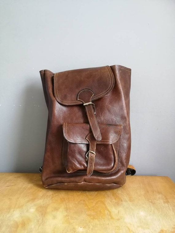 Large vintage leather backpack / brown chestnut leather backpack / unisex leather rucksack / 70s leather backpack / big backpack purse /