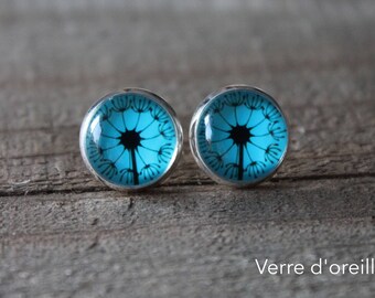 Earrings glass cabochon colored with radiant blue flower