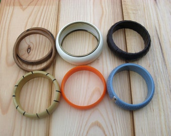 7 Pieces Vintage Assorted Bangle Bracelets Made Of Plastic, Metal & Fabric