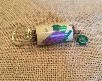 Grapevine wine cork keychain (Green)