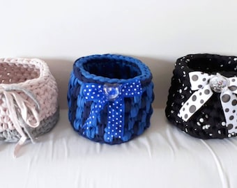 Baskets in tape to use as brush holder, porta Potti, door cheats ...
