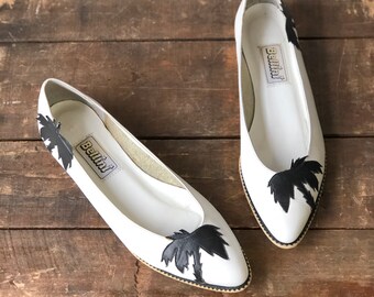 7.5 B | White Leahter Pointed Toe Flats w/ Palm Tree Appliqué