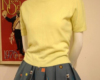 1950s Pale Yellow Pinup Bombshell Short Sleeve Pullover Sweater