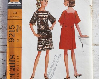 1960s dress pattern / McCall's 9215 / 1960s shift dress / bell sleeves / bust 31.5-32.5" / 1960s sewing pattern
