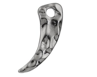 Horn or tooth x 1 hammered metal pendant