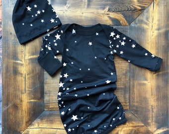 Newborn Gender Neutral Coming Home Outfit. Baby. Stars Gown. Flowers. Hello World. Outfit with Knot Hat. Black. White. Stars. Ready to ship.