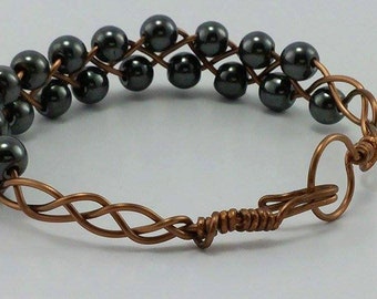 Hemalyke bead bracelet