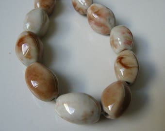 Set of 4 new 20mm creamy white porcelain beads