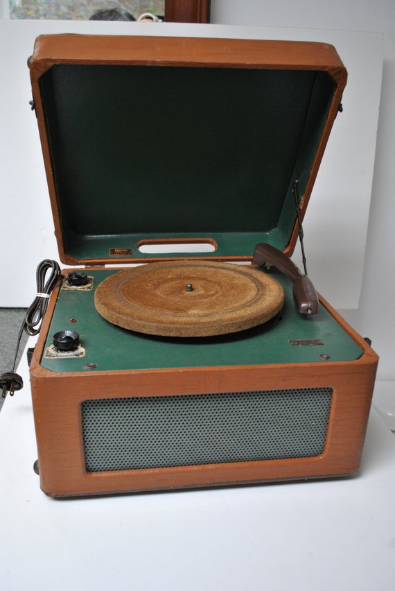 Items similar to Vintage Emerson Record Player Portable Turntable with