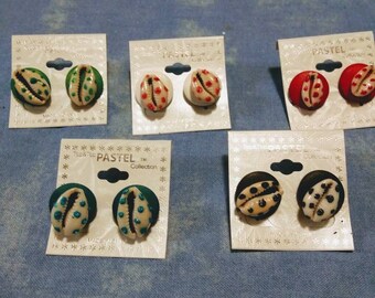 Polka dots cowry shells stud earrings