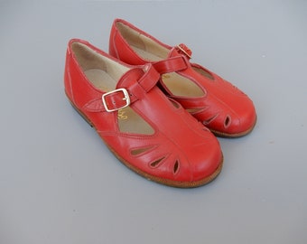 Vintage kid toddler girl red leather shoes handmade 1960s mary janes children