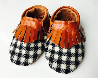 Genuine leather moccasins in "Tobacco" and houndstooth wool