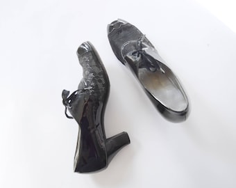 1940s Black Peep Toe Lace and Patent Heels - US8AAA