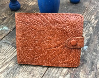 VINTAGE LEATHER WALLET: Lovely sized wallet with card, notes and driving license sections.