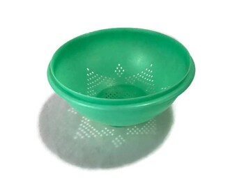 Vintage Tupperware Colander * Jadeite Green Strainer