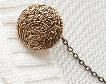 Sweater Guard Clip - Gold Filigree