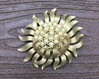 Vintage Signed Trifari Gold Tone with Pearls Sunflower Flower Pin Brooch