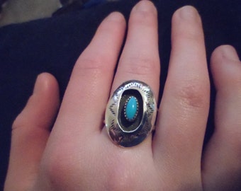 Navajo sterling silver vintage traditional style Kingman turquoise stamped shadow box ring Southwestern Native American size 7 1/2