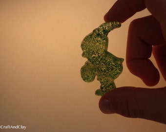 Resin gnome (sparkly green)