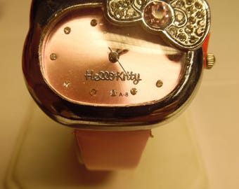 Hello Kitty Quartz Wrist Watch in Pink