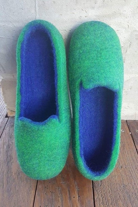 House shoes. Handmade felt shoes. Felted slippers for women.