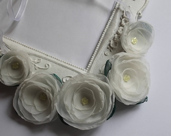 Necklace with five ivory silk flowers