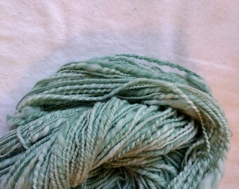 Wool 100 %, hand spun, hand dyed with comercial dye,