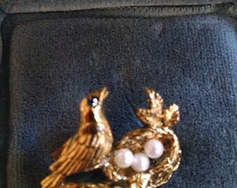 Franklin Mint Bird in Nest Pin, Gold Brooch