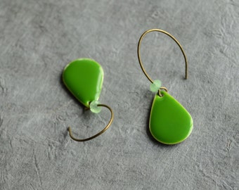 Green teardrop earrings, Green drop earrings, Olive green earrings, Epoxy earrings, Kelly green earrings, Green dangle earrings, Brass