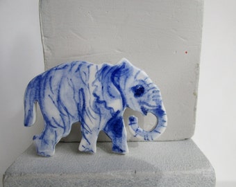 Elephant - Handpainted blue and white Delft porcelain Brooch