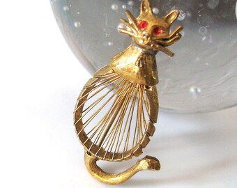 Vintage Cat Brooch, Wire Work Body in Gold Tone with Red Eyes, 1960s