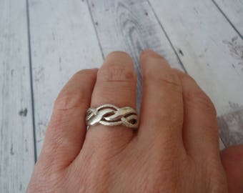 Vintage 925 Sterling Swirl Design Ring, Stardust Texture, Size 8, 6 Grams, Twist Design Band Ring, Sterling Silver Ring